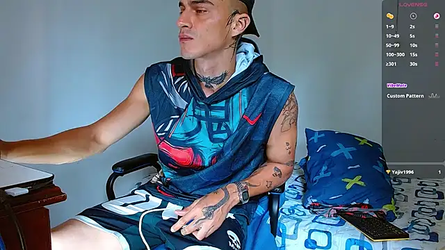 bray_hotboy777's cam snapshot