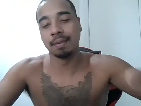 JUNINHOLEKEJR live sex cam