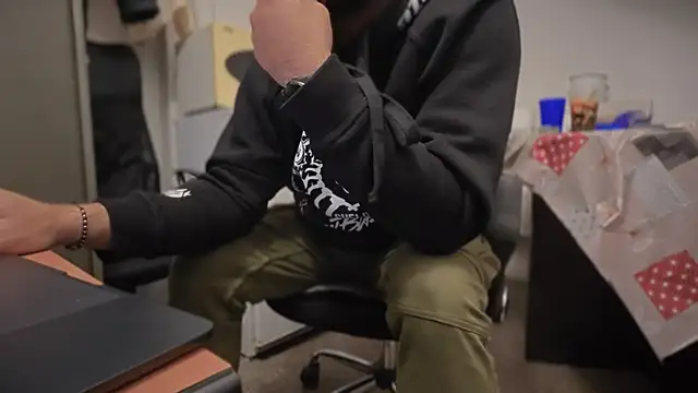 TigerOne19's cam snapshot