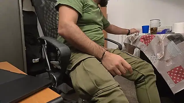 TigerOne19's cam snapshot