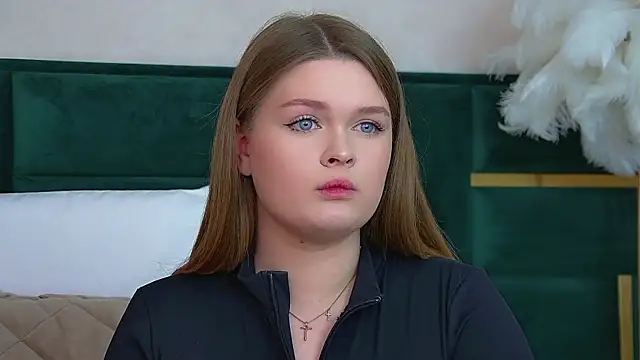 CrystalLyons live sex cam