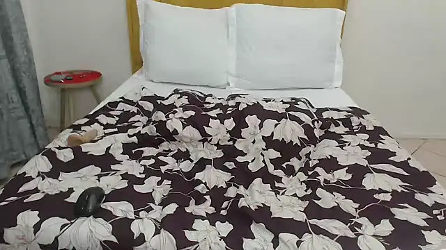 Bella_2025's cam snapshot