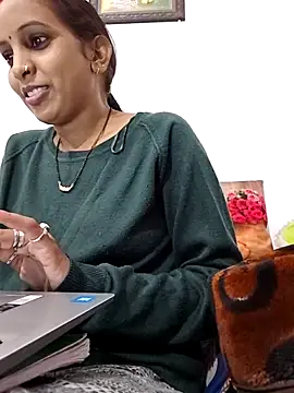 Hotty-Nidhi's cam snapshot