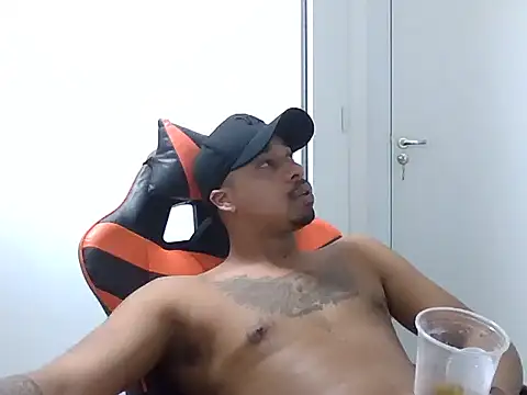 JUNINHOLEKEJR live sex cam