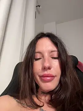 BellaGiaxx live sex cam