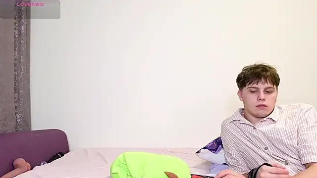 Emily_and_Ilumi live sex cam