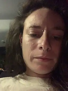 GoldenPussy1329's cam snapshot