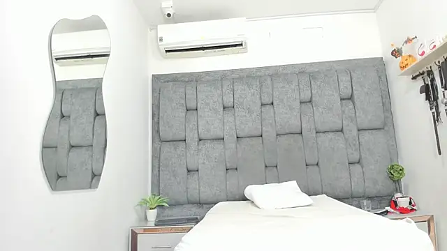 DaphnerANDrogerrr's cam snapshot