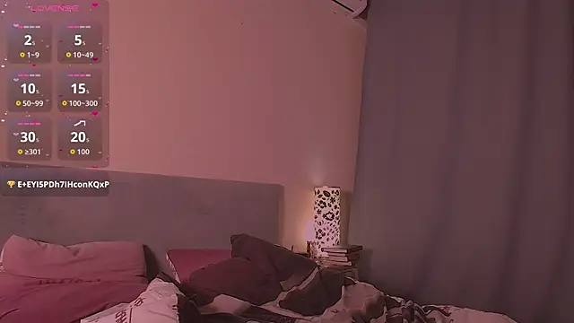 OliviaPageArte's cam snapshot