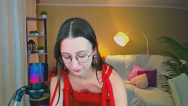 YourLovellyStory's cam snapshot