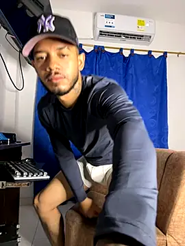 Kylian_Alessandro's cam snapshot