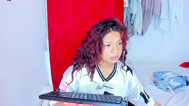 Emily_Coper18 live sex cam