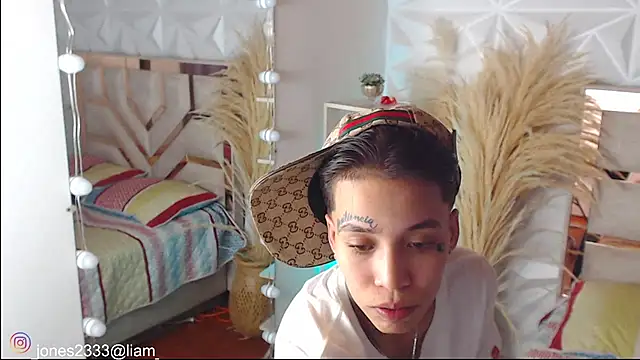 Jonesliam23's cam snapshot