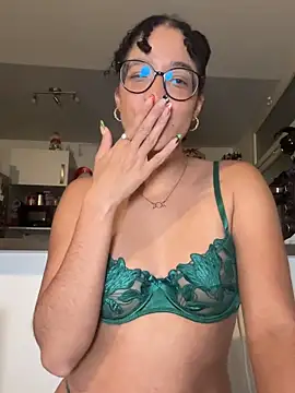 Lauyako_974's cam snapshot