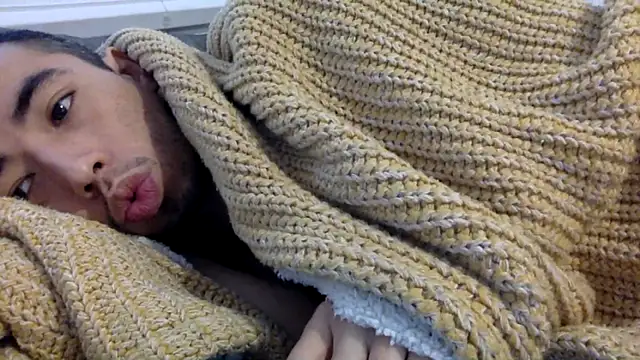 lilboygonewild's cam snapshot