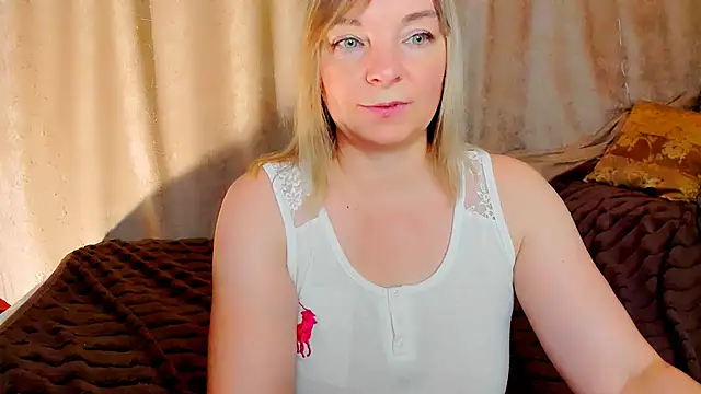 Regina__blue's cam snapshot