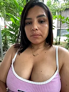 Sexymoom32's cam snapshot