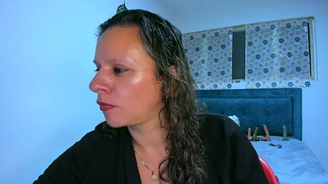 sofi_saliva2511's cam snapshot