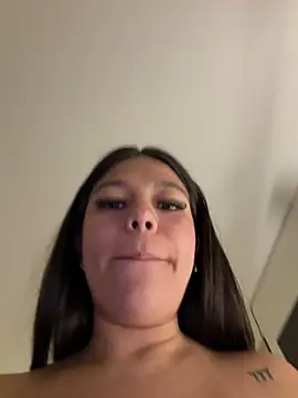 Alyshanon18's cam snapshot