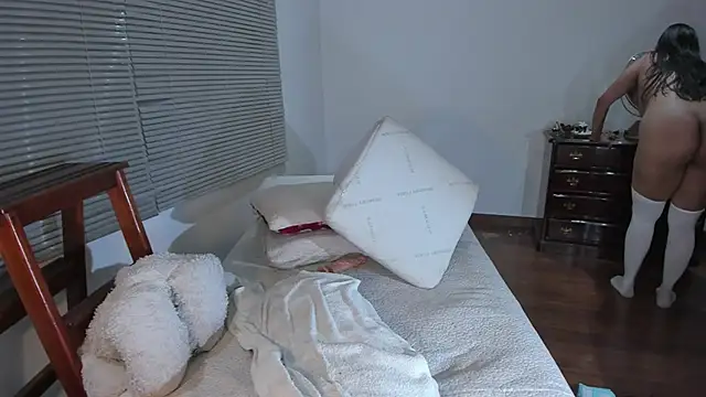 Busty_Charms's cam snapshot