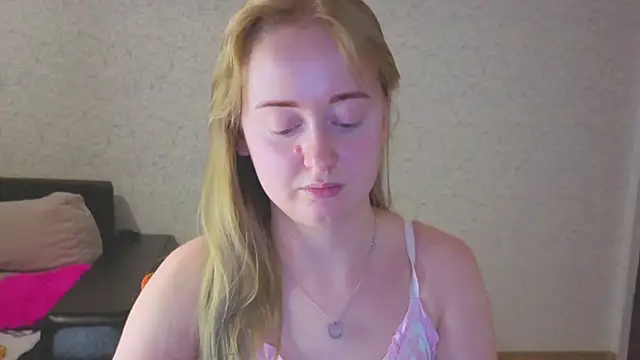 sofiy_milashka999's cam snapshot