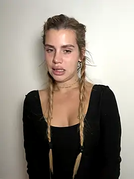 EmiliaCatalina live sex cam