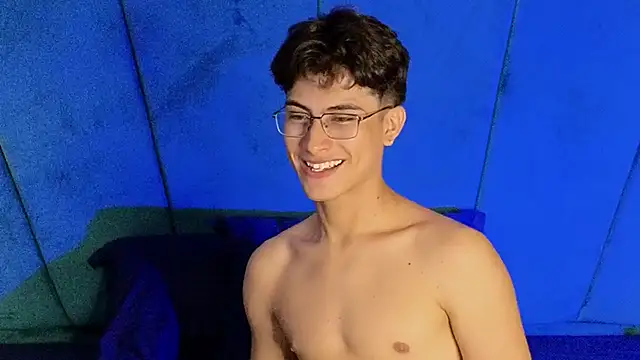 Aaron_Eze's cam snapshot