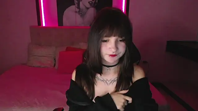 _Charlotte_Collins_'s cam snapshot