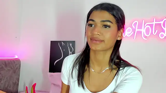 BarbieHotLaura live sex cam