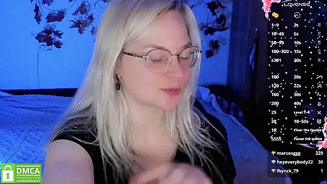 HoneyDazzle's cam snapshot