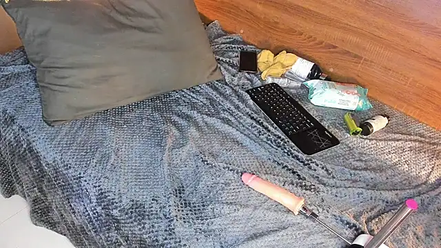 Elizabeth_Roman's cam snapshot