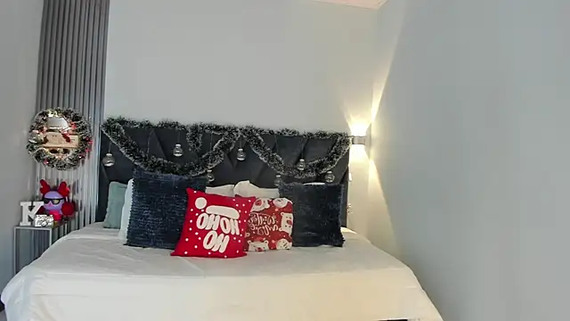 sara_saenz99 live sex cam