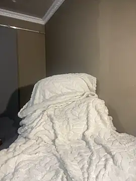 Moonzy77 live sex cam