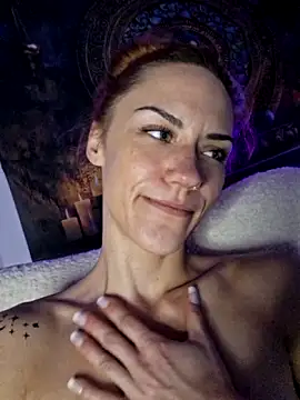 SlimBellaa live sex cam