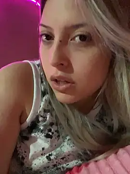 kiramedi live sex cam