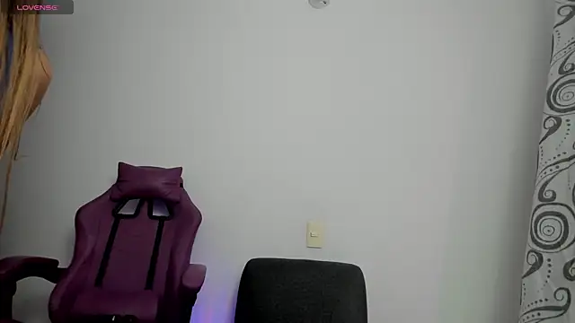 Adhhaaraaa_'s cam snapshot