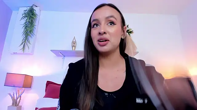 LuciaBenett_'s cam snapshot