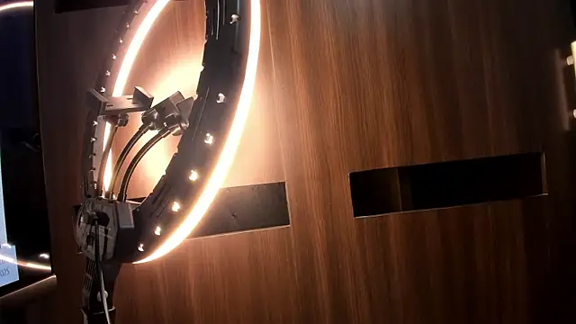 emily-777's cam snapshot