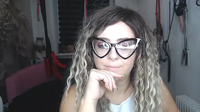 MISSwithDOLLS's cam snapshot