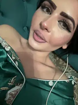 LioraskyLux's cam snapshot