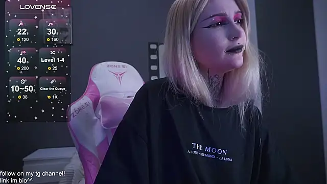 fraulein_mooon's cam snapshot