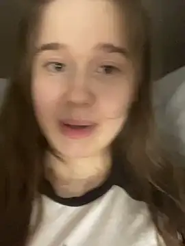 HornyGirlH live sex cam