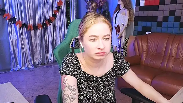 LeilaUvrays's cam snapshot