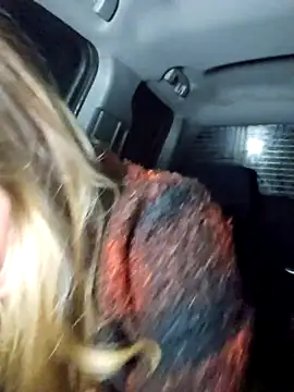 SheIsSomething live sex cam