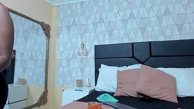 OliviaGarciaa's cam snapshot