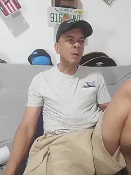 latinmartin73's cam snapshot