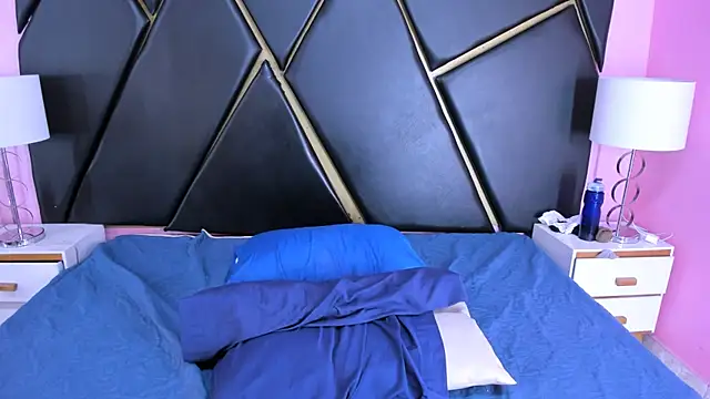 MilanZaire live sex cam