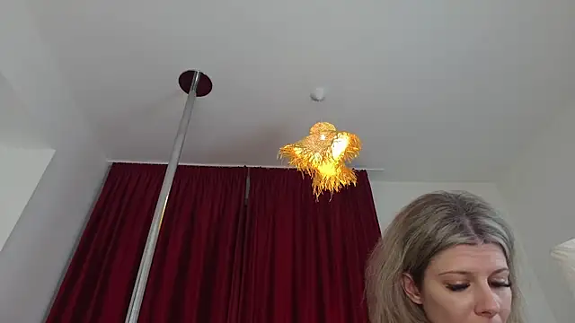 Anne_Blueeyes's cam snapshot