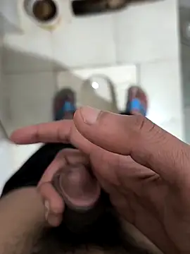 Ritik143jhil's cam snapshot