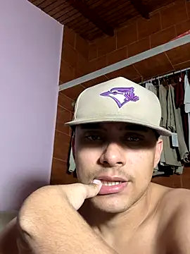 lucas-storm's cam snapshot